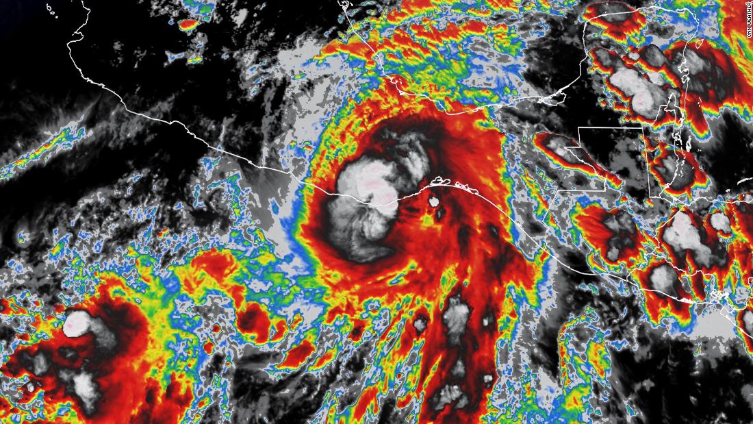 Orkaan Agatha: De storm intensiveert in Mexico en steekt de kust over