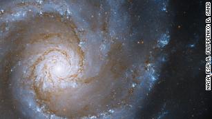Hubble spies the heart of a grand design spiral galaxy