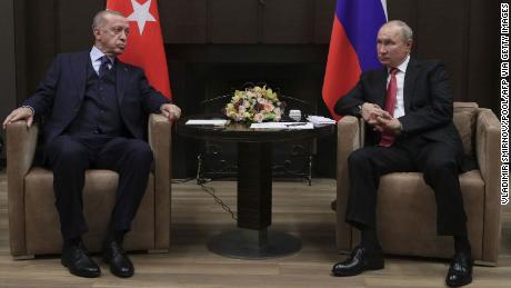 Руският президент Владимир Путин се среща с турския си колега Реджеп Тайип Ердоган в Сочи на 29 септември 2021 г. 