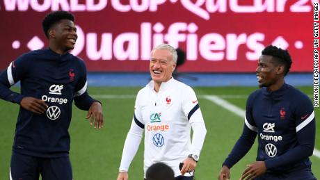 France&#39;s head coach Didier Deschamps (center) shares a joke with Pogba (right) and Tchouaméni (left) during a training session in Kyiv in September.