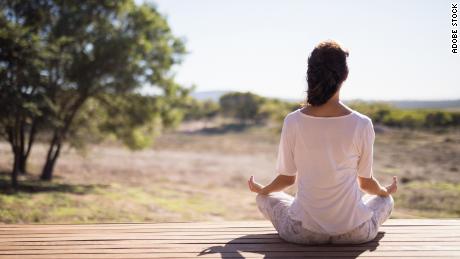 Meditative deep breathing reduces pain intensity, according to research.