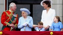 Britain&#39;s Queen Elizabeth, Prince Charles and Catherine, Duchess of Cambridge, along with Princess Charlotte and Prince Louis appear on the balcony of Buckingham Palace as part of Trooping the Colour parade during the Queen&#39;s Platinum Jubilee celebrations in London, Britain, June 2, 2022. REUTERS/Hannah McKay