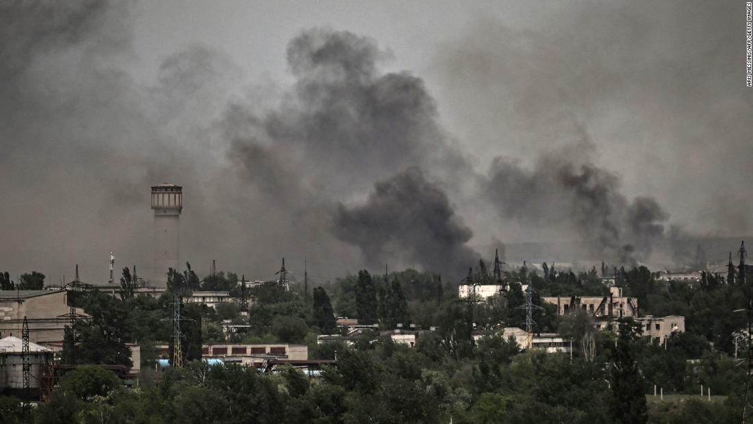 5 people reported killed in multiple explosions close to city of Donetsk