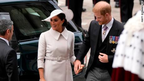 Принц Хари и Меган, херцогинята на Съсекс, пристигат на службата за благодарност в петък.