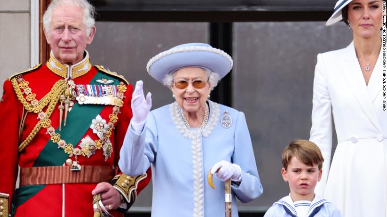 A royal wave: Queen Elizabeth II's memorable balcony moments