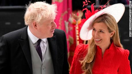 Prime Minister Boris Johnson and his wife Carrie Symonds arrive for a service of thanksgiving at St Paul&#39;s Cathedral in London on June 3, held as part of Queen Elizabeth II&#39;s Platinum Jubilee celebrations.
