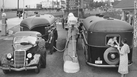 Trailers stopping into a gas station in New Jersey in the early to mid-20th century. Gas stations upgraded their bathrooms to appeal to women.