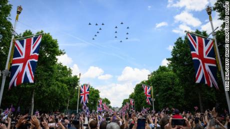 Corgis, cannons and Paddington Bear: See how the UK celebrated the Queen&#39;s Jubilee