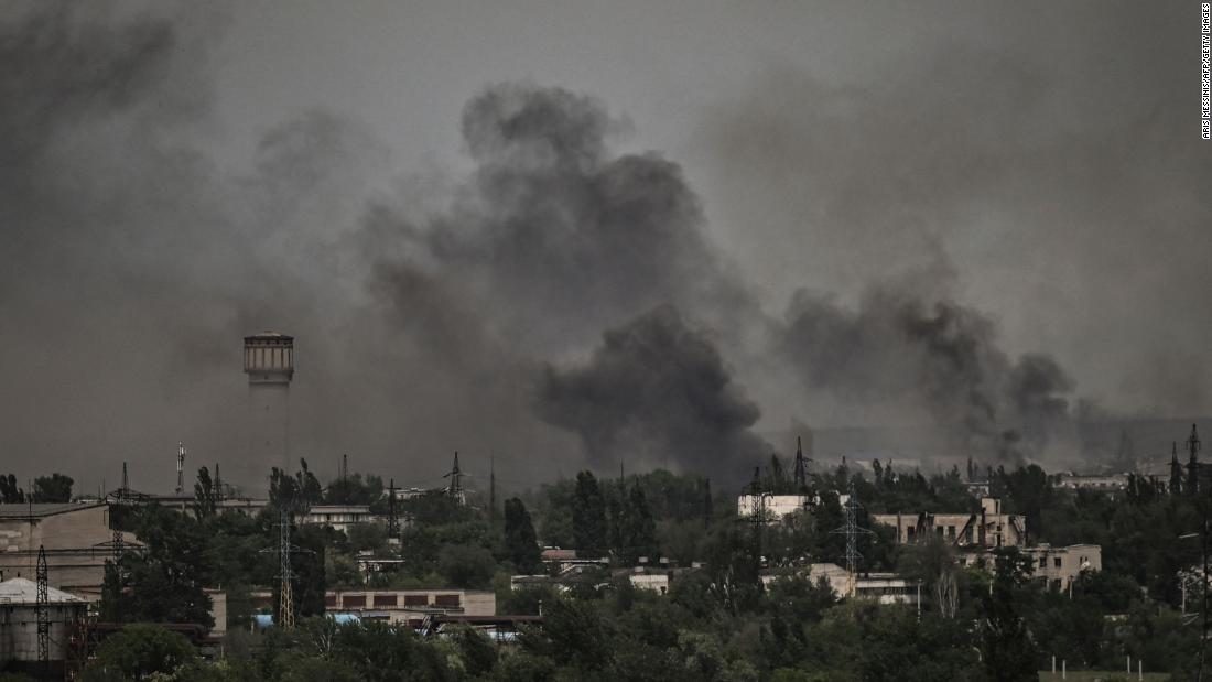 Five people reported killed in multiple explosions close to city of Donetsk