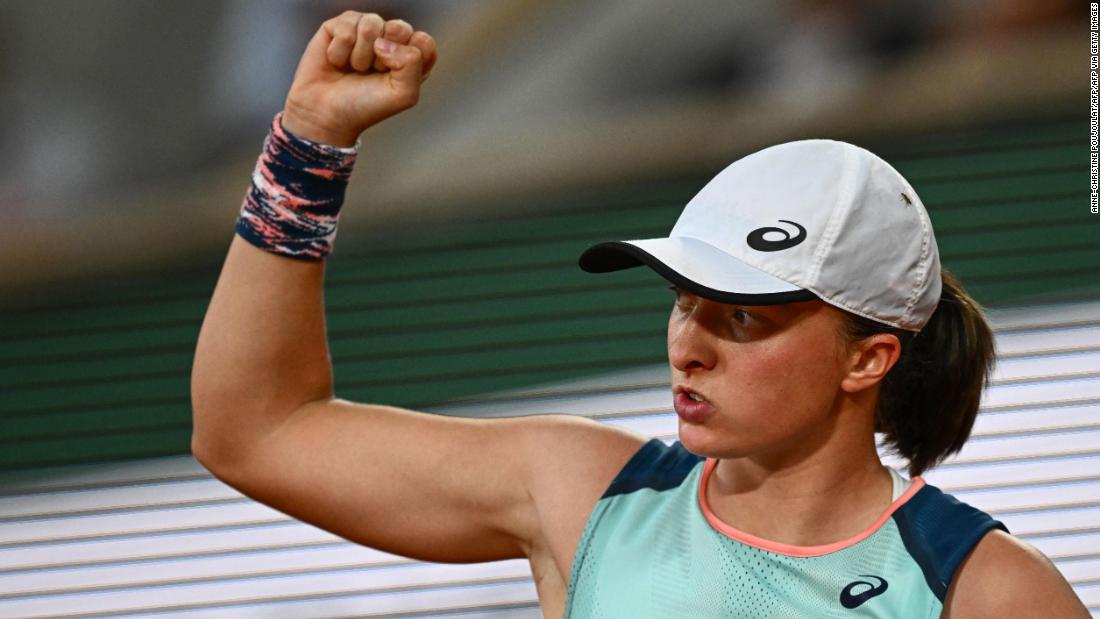Iga Swiatek wins second grand slam title with victory against Coco Gauff in French Open final