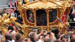 Opulent gold carriage appears at Platinum Jubilee  beaming image of young Queen Elizabeth in its window