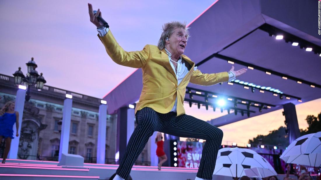 Rod Stewart performs on stage during Saturday night&#39;s concert, where he performed Neil Diamond&#39;s &quot;Sweet Caroline,&quot; a British karaoke classic.