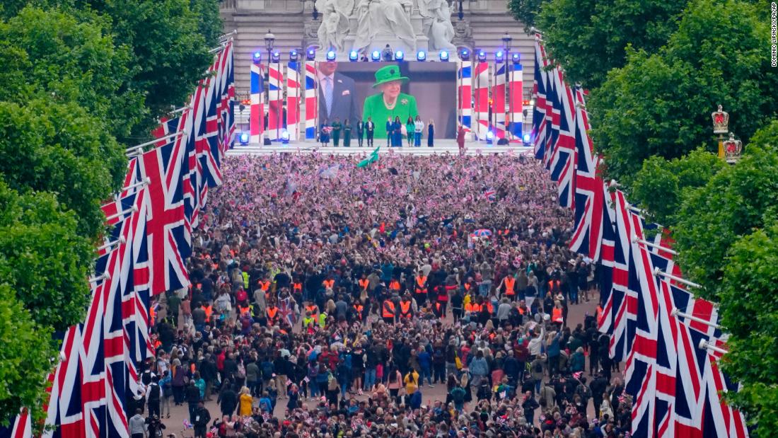 Crowds watch the Queen&#39;s appearance in London on Sunday. 
