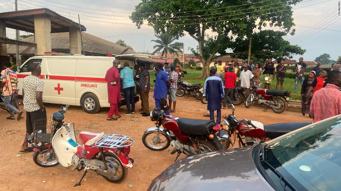 नाइजीरिया चर्च हमला: ओवो में गोलीबारी में दर्जनों मारे गए, स्थानीय विधायक का कहना है