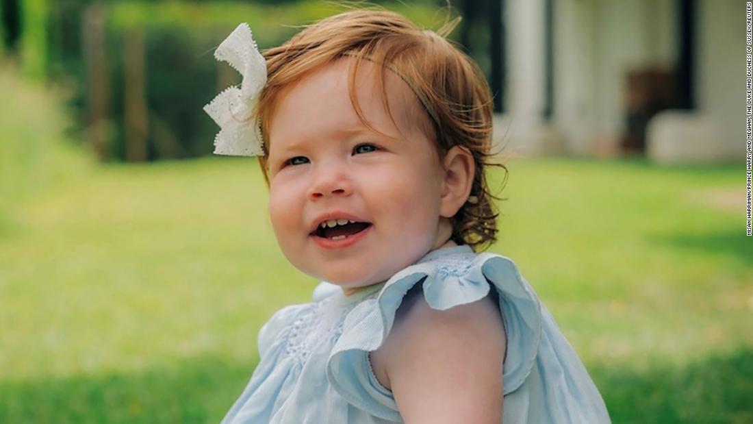Prins Harry en Meghan publiceren nieuwe foto van zijn dochter Lillipet