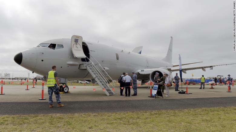 澳大利亞國防軍 P-8 Poseidon 軍用飛機。 據稱，一架與這架類似的飛機最近被“嘲笑”了。 由中國J-16。
