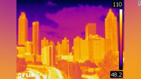Frente a olas de calor más mortales, las ciudades estadounidenses están dando un paso sin precedentes