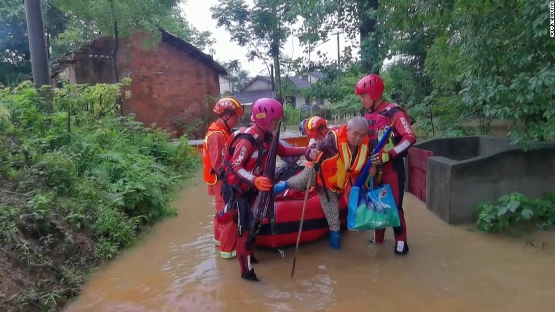 Video: Floods and landslides hit China causing hundreds of thousands to evacuate – CNN Video