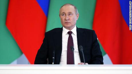 俄羅斯總統弗拉基米爾·普京於 2022 年 6 月 10 日在俄羅斯莫斯科與土庫曼斯坦總統塞爾達爾·別爾德穆哈梅多夫舉行聯合新聞發布會。 