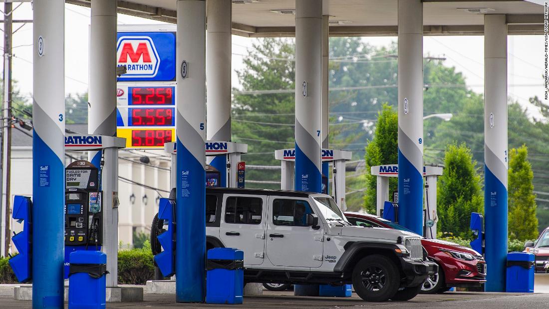 Average US gas price hits  for first time