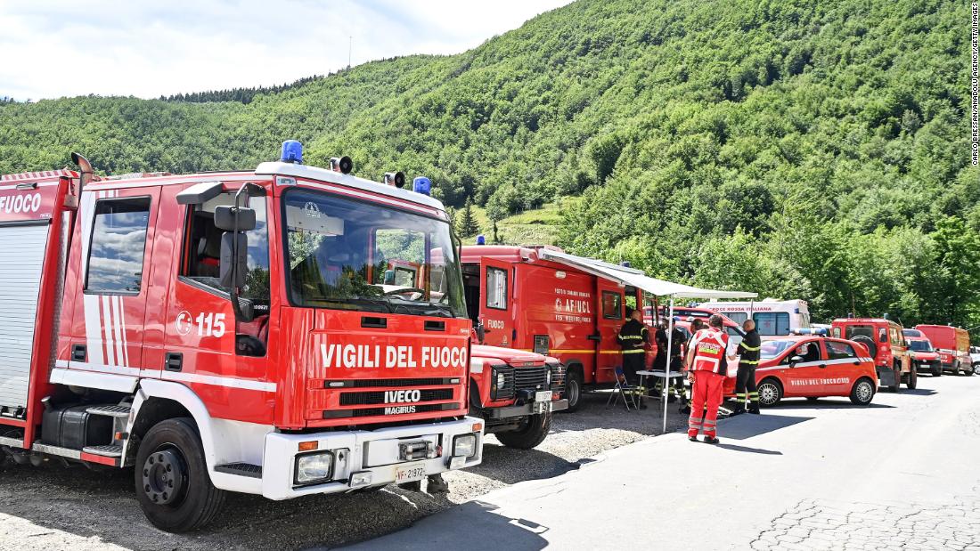 Monte Cusna: Seven killed in helicopter crash in Italy