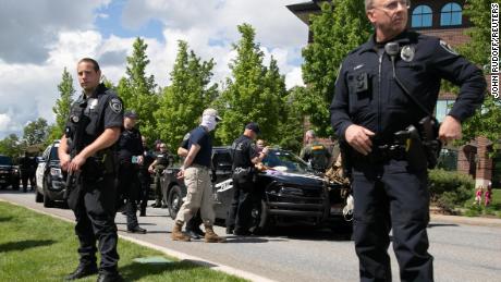 週六，警方在愛達荷州科達倫舉行的驕傲活動附近逮捕了 31 名男子。