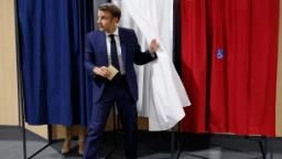 Macron, özel ABD röportajında ​​ABD de dahil olmak üzere 'demokrasilerin krizi' konusunda uyardı