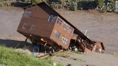 Montana-paar beschrijft het 'ongelooflijke'  moment dat hun huis werd weggevaagd in de Yellowstone River