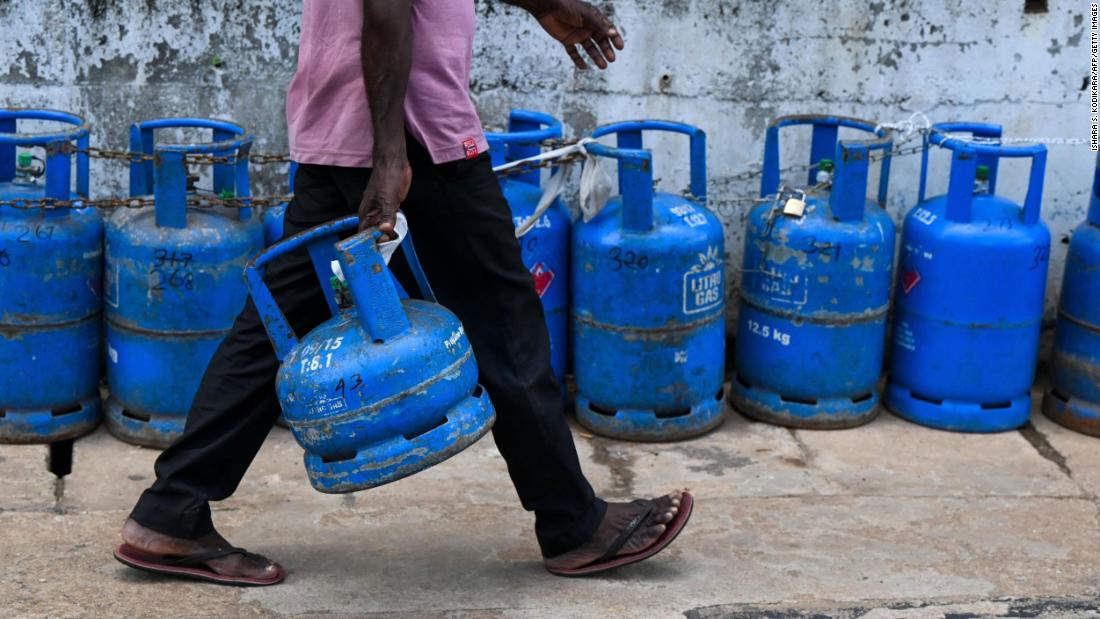 Sri Lanka announces four-day work week to curb food and fuel crisis