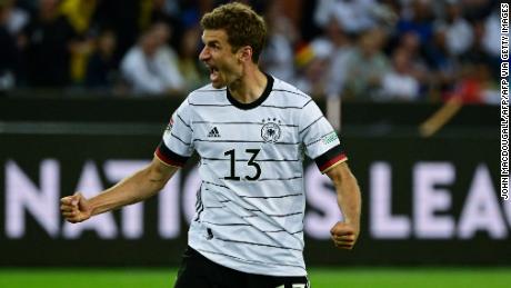 Muller marcou seu 44º gol pela seleção na vitória da Alemanha sobre a Itália.
