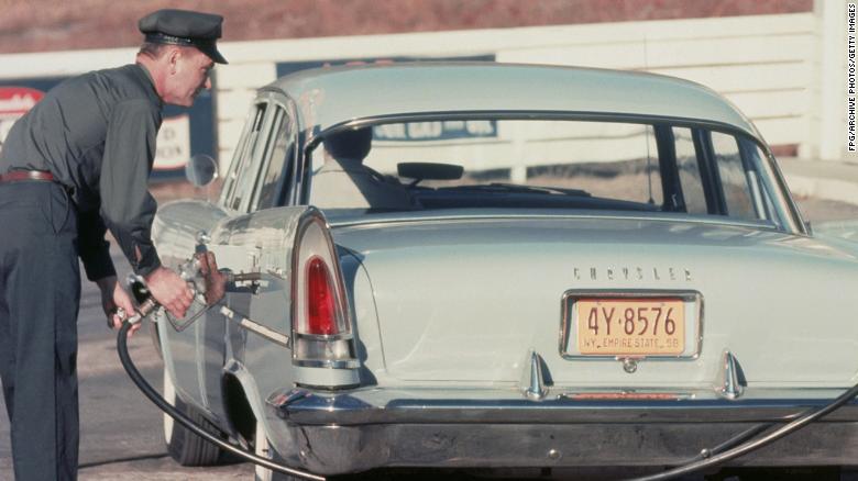 Full-service gas stations with attendants to fill up drivers&#39; tanks were the main form of gasoline retail for decades.