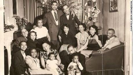 The writer&#39;s great-aunt (bottom row, third from  left) celebrates Christmas with family in Brooklyn in 1949. She died of liver failure 10 years later at age 49.