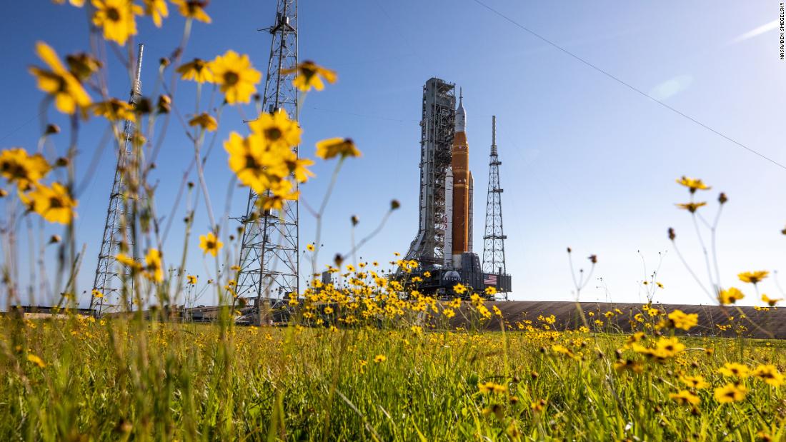 Watch the Artemis moon rocket’s final prelaunch test on the launchpad – CNN