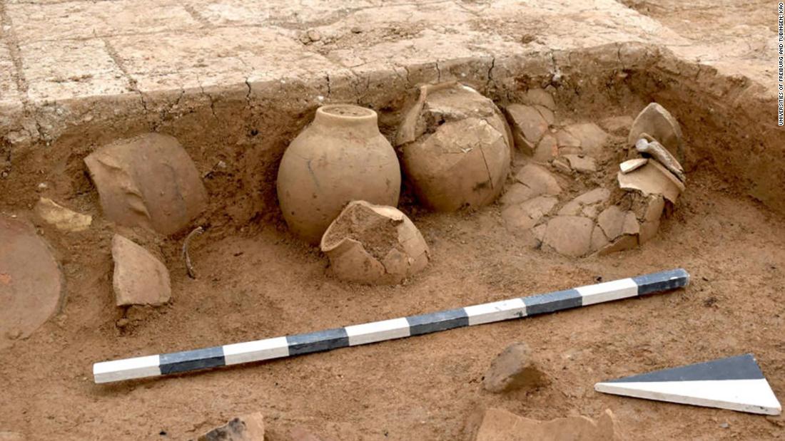 Five ceramic vessels were discovered among the ruins and contained over 100 cuneiform tablets. They are likely from the Middle Assyrian Period, directly followng the Mittani Empire&#39;s reign.  