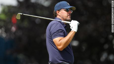 Mickelson out of contention at US Open in first major after LIV Golf debut