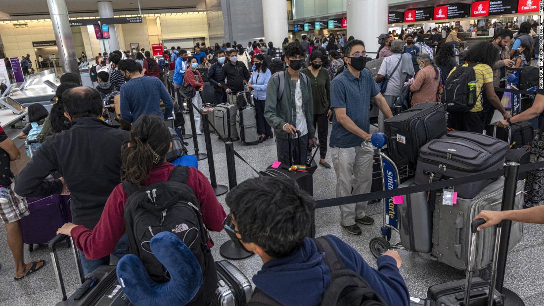 Der diesjährige beliebteste Flugreisetag ist ein Chaos und die Dinge ändern sich zu keinem Zeitpunkt