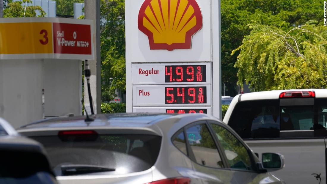 Read more about the article Average US gas price dips below $5 a gallon – CNN