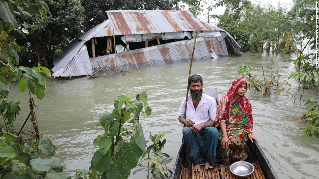 تؤثر فيضانات الأمطار الموسمية في بنغلاديش والهند على الملايين