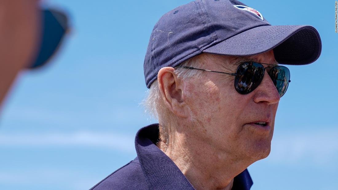 You are currently viewing Biden says he is ‘proud’ of Apple retail workers who unionized – CNN