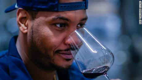Carmelo Anthony a commencé à boire du vin en 2005 alors qu'il jouait pour les Denver Nuggets.