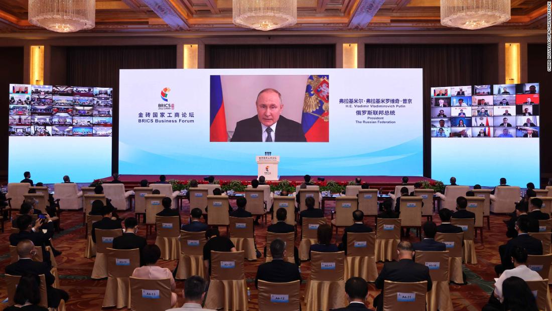 يقول بوتين إن روسيا تحول تجارتها إلى الصين والهند