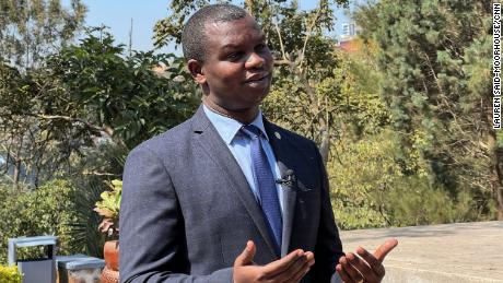Soykırımdan kurtulan Freddy Mutanguha, Kigali Soykırım Anıtı ve müzesi müdürü.
