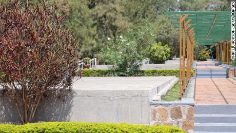 1994 Ruanda soykırımının kurbanları için Kigali Anıtı'ndaki mezarlar.