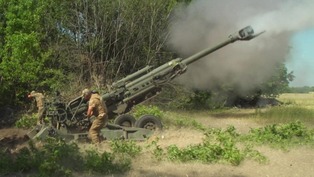 The war in Ukraine is a war of big guns. See US howitzers on the frontline – CNN Video