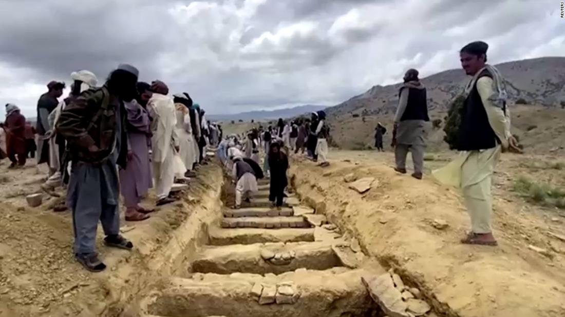 Mass graves prepared for over 1000 dead in Afghan earthquake
