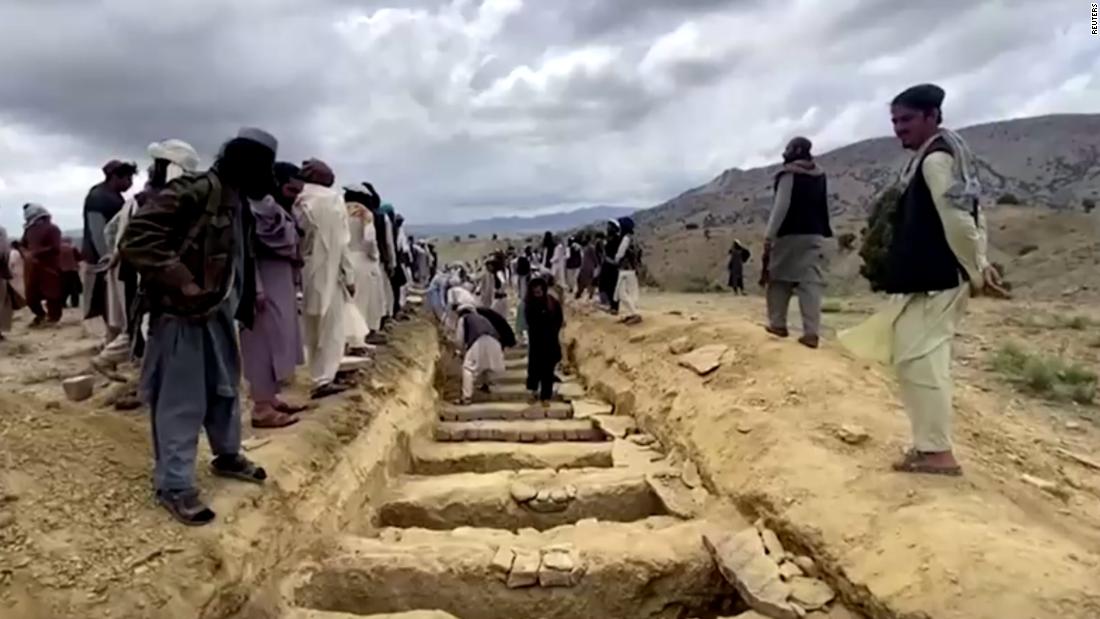 Video: Mass graves prepared for dead following Afghanistan earthquake – CNN Video