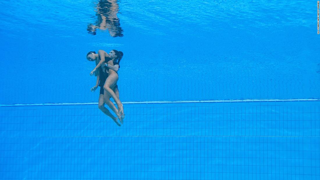 American artistic swimmer Anita Alvarez is rescued from the bottom of the pool by her coach, Andrea Fuentes, after her routine in the women&#39;s solo free artistic swimming finals at the 2022 FINA World Aquatics Championships in Budapest, Hungary, on June 22. 