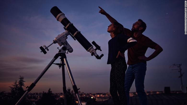 Astrophysicist explains how to see 'planetary parade' in the night sky