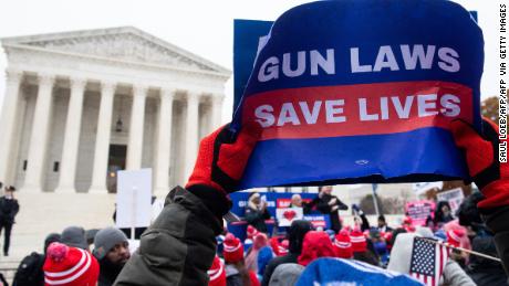 Opinion: Supreme Court gun ruling is conservatives' triumph over common sense 
