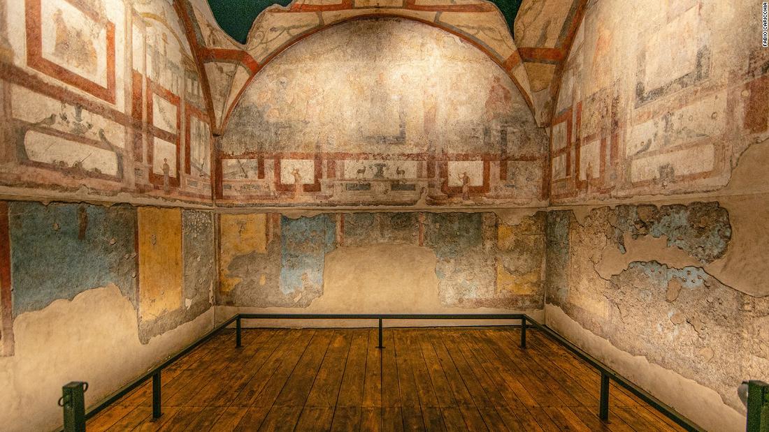 Frescoes from the time of Hadrian unveiled at ancient Roman baths